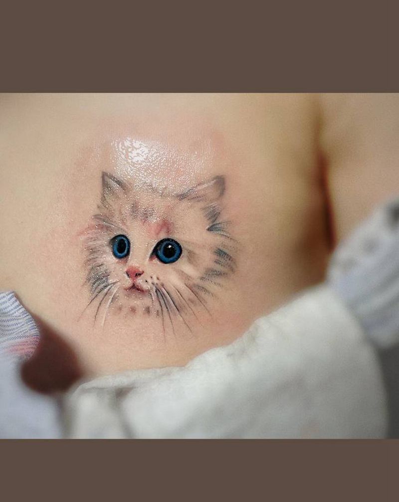 小猫咪纹身图片_胸部欧美写实水彩纹身图案