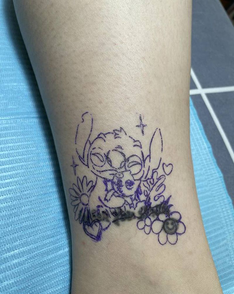 史努比纹身图片_腿部水彩史努比遮盖彩色纹身图案