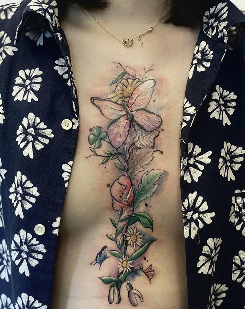 花丛中纹身图片_胸部水彩花蝴蝶遮疤纹身图案