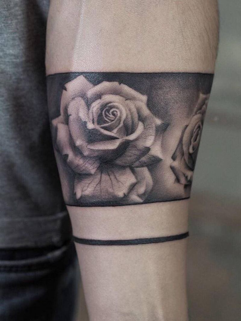 玫瑰纹身图片_手部手臂欧美写实玫瑰纹身图案