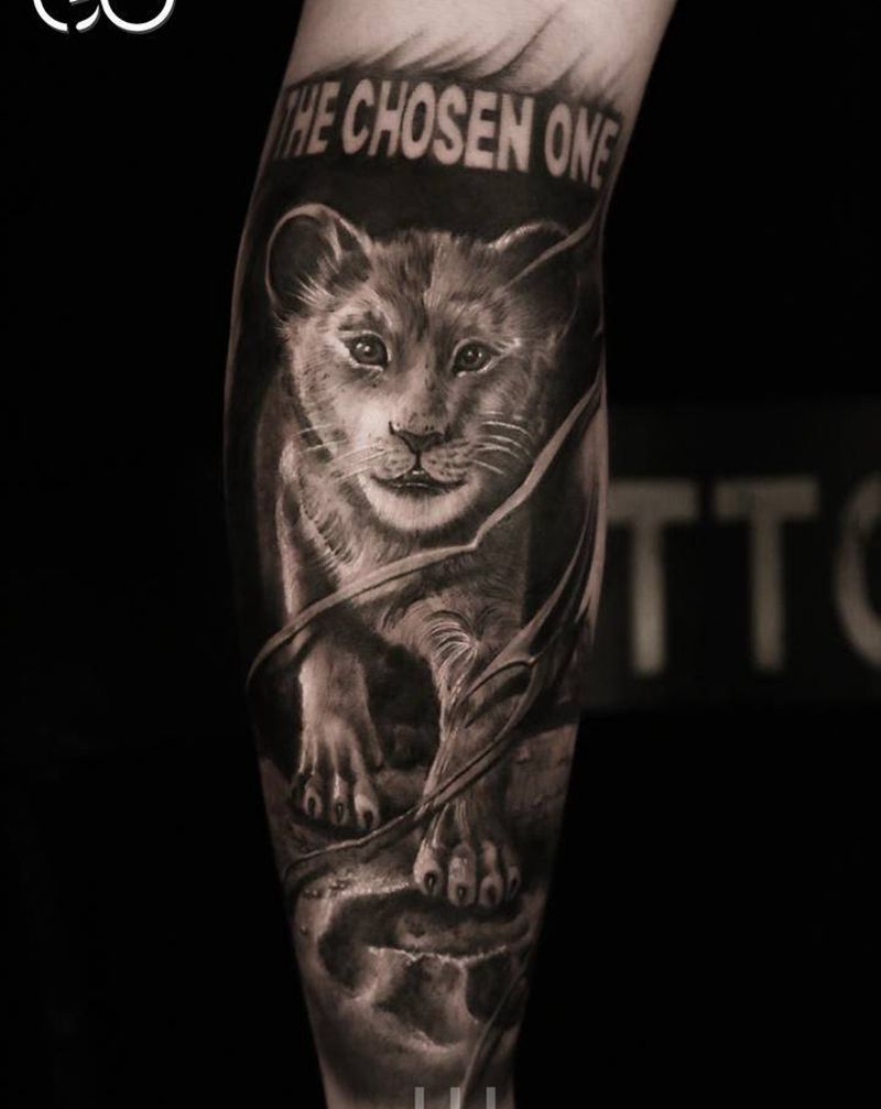 《辛巴》纹身图片_脚部腿部欧美写实狮子狮子王纹身图案