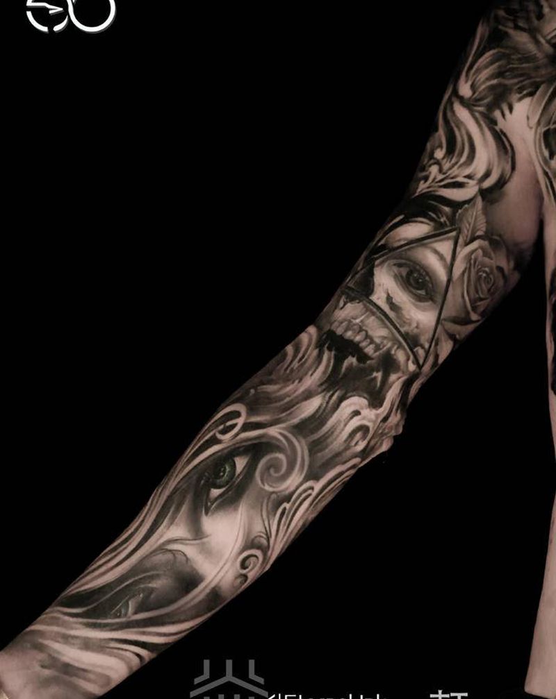 注视纹身图片_手臂手部欧美写实水墨眼睛上帝之眼纹身图案