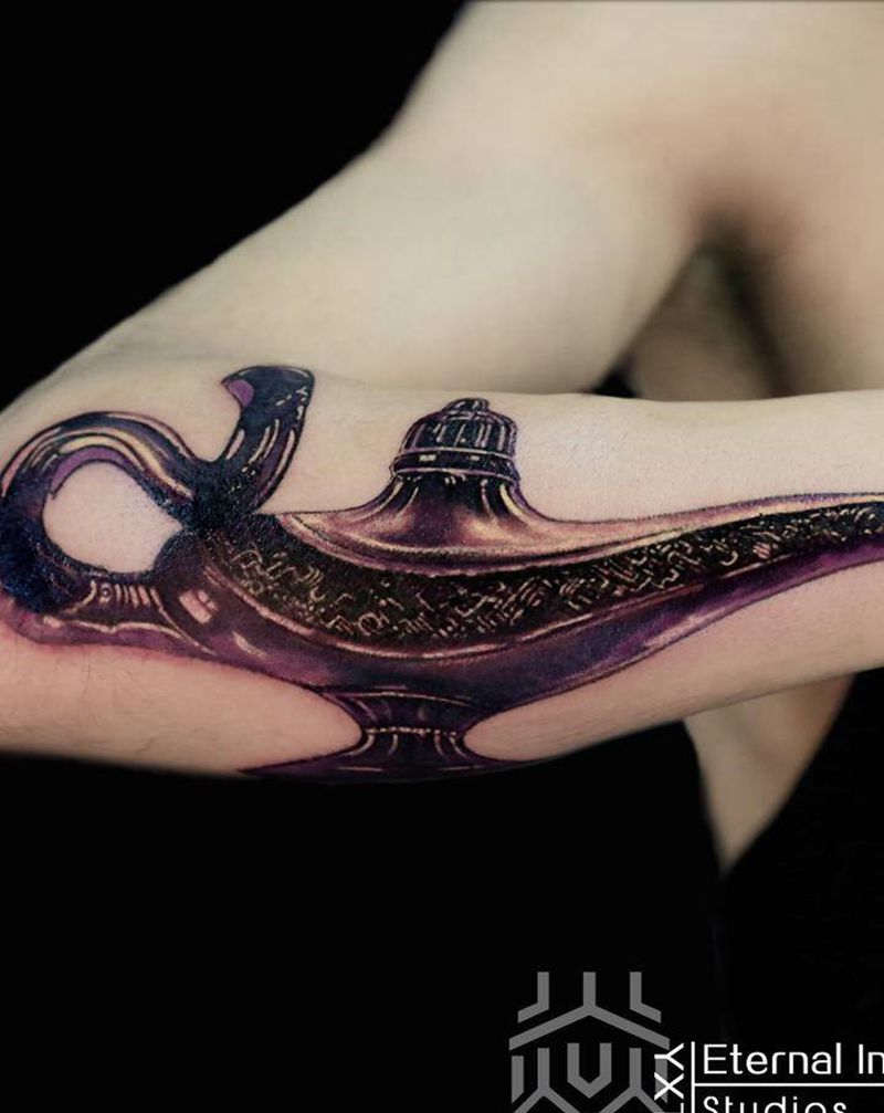 神灯与沙漠纹身图片_手部手臂欧美写实水彩神灯沙漠纹身图案