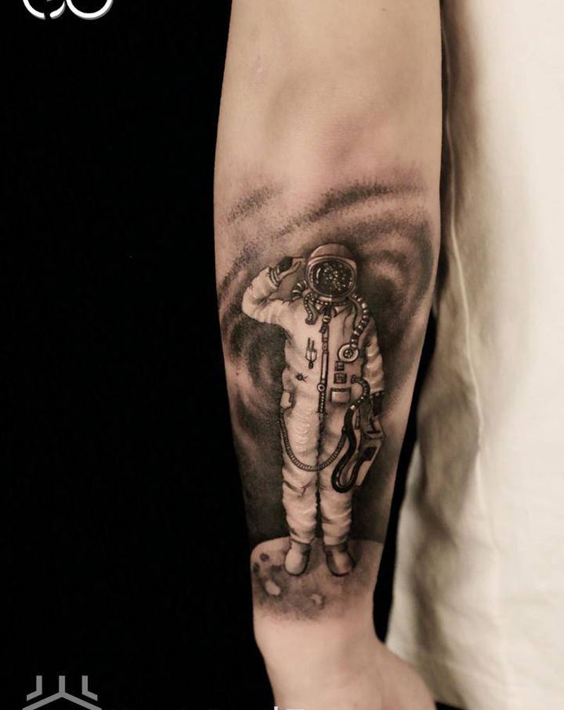 致敬纹身图片_手臂手部欧美写实宇航员纹身图案
