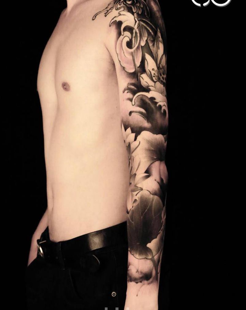 『荷』纹身图片_手部手臂水彩水墨荷、鱼纹身图案