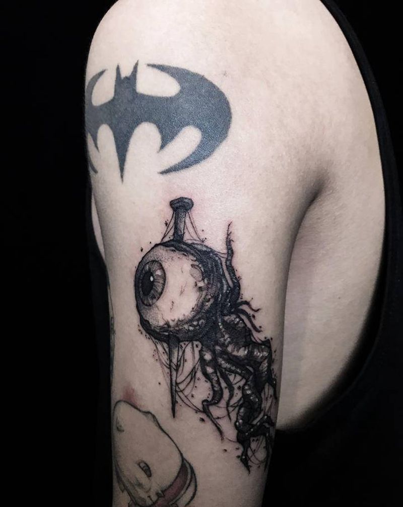 爆个眼珠纹身图片_手臂欧美写实点刺眼珠纹身图案