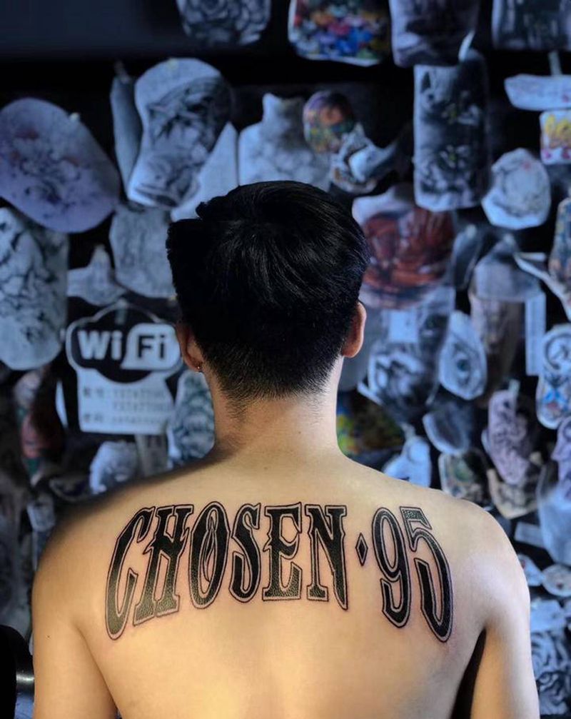 詹姆斯信仰纹身纹身图片_背部花体字图腾詹姆斯纹身图案