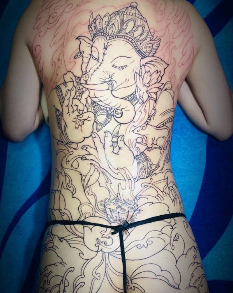 满背象神纹身图片_新传统纹身图案