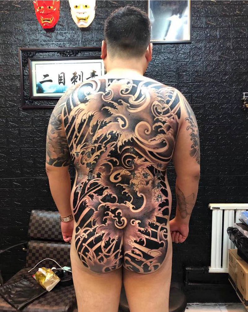 浪背纹身图片_背部新传统老传统纹身图案