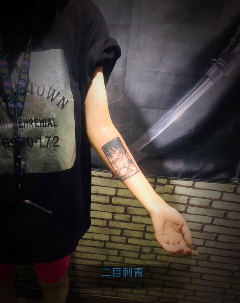 海贼王纹身图片_手部新传统纹身图案