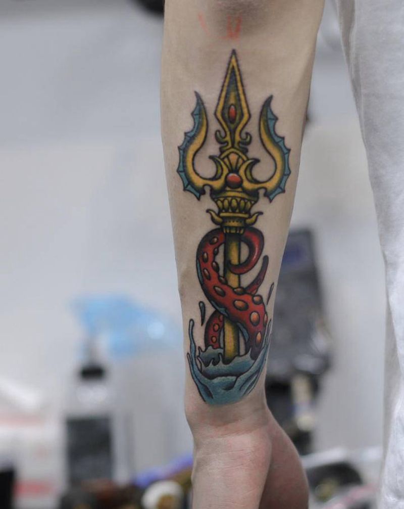 原创school三叉戟纹身图片_手臂腿部Old SchoolNew School三叉戟纹身图案