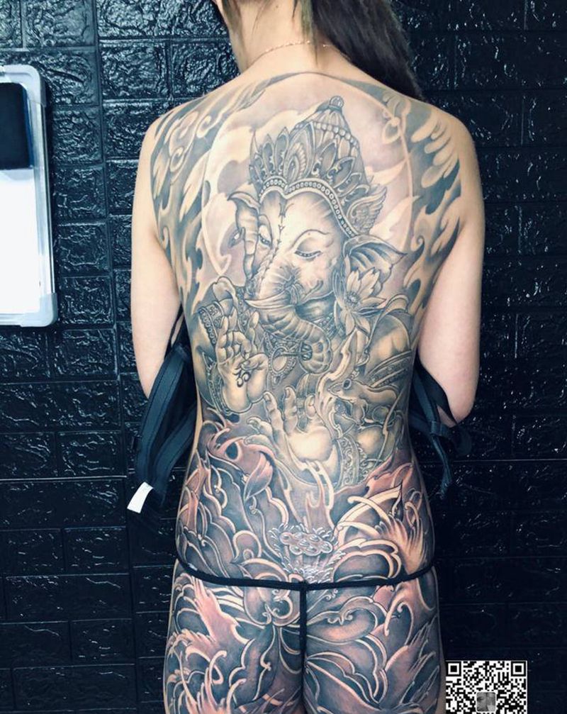 满背象神（女性）纹身图片_背部臀部新传统纹身图案