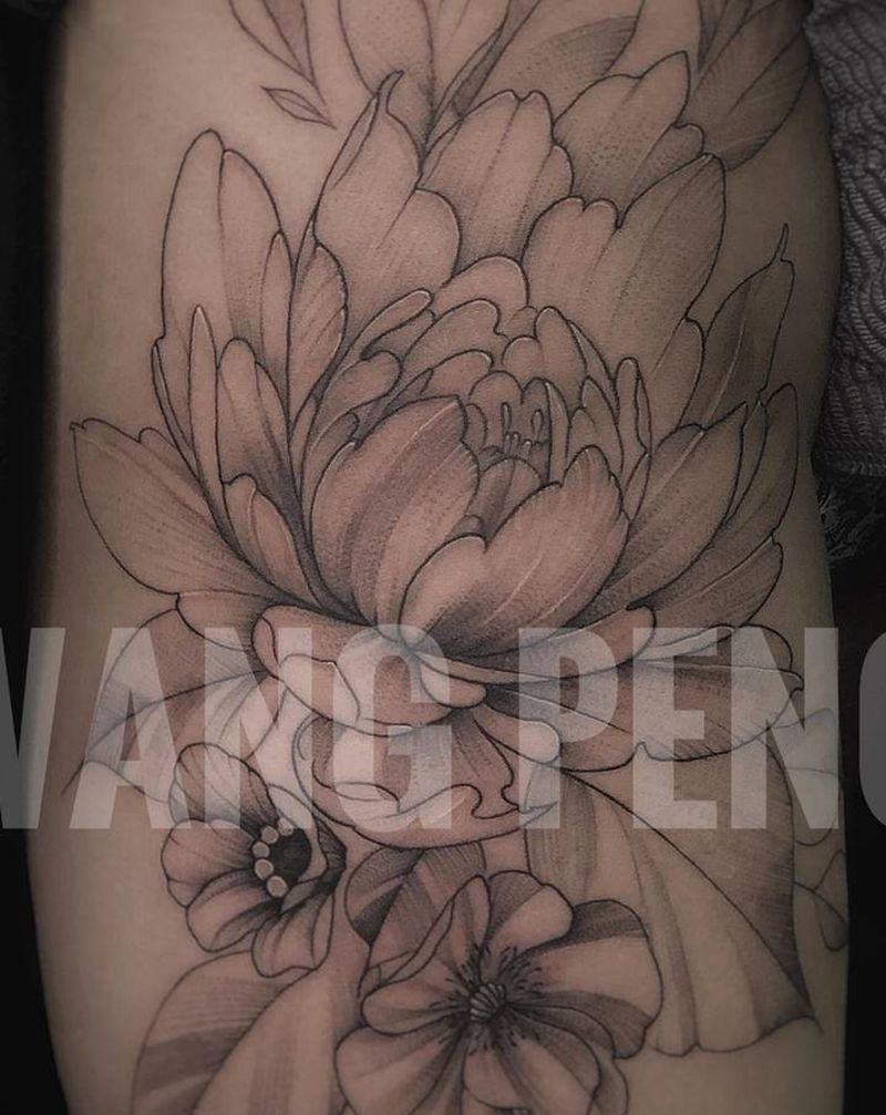 素花纹身图片_腿部臀部点刺欧美写实素花扫针甩针纹身图案