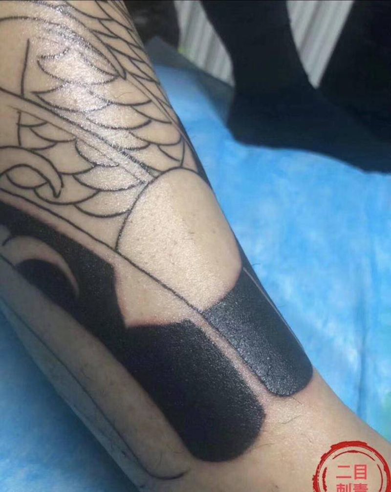 老传统板雾纹身图片_腿部老传统纹身图案