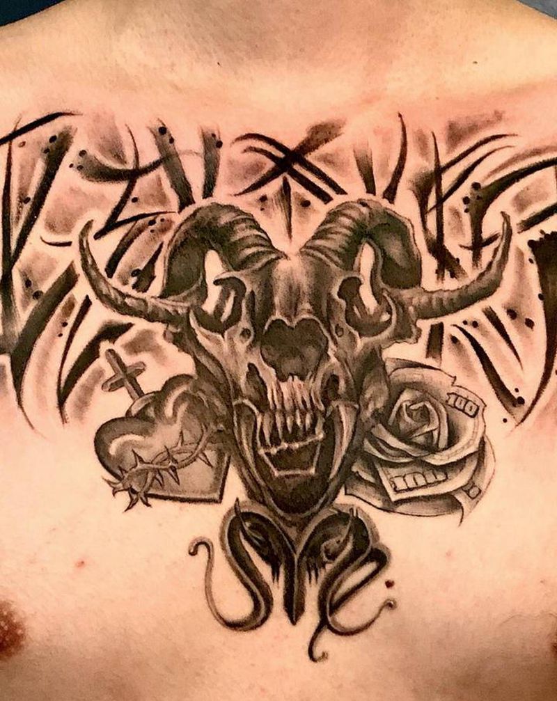 羊骨花体纹身图片_胸部花体字欧美写实纹身图案