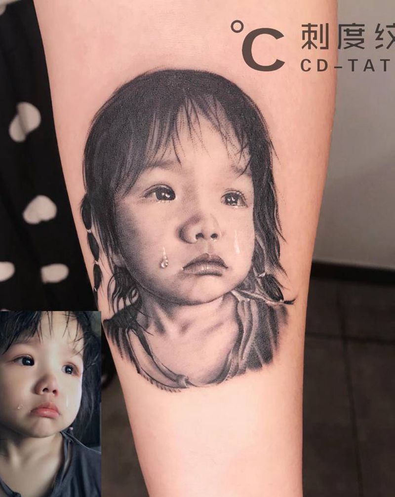 哭泣小女孩纹身图片_手臂欧美写实纹身图案
