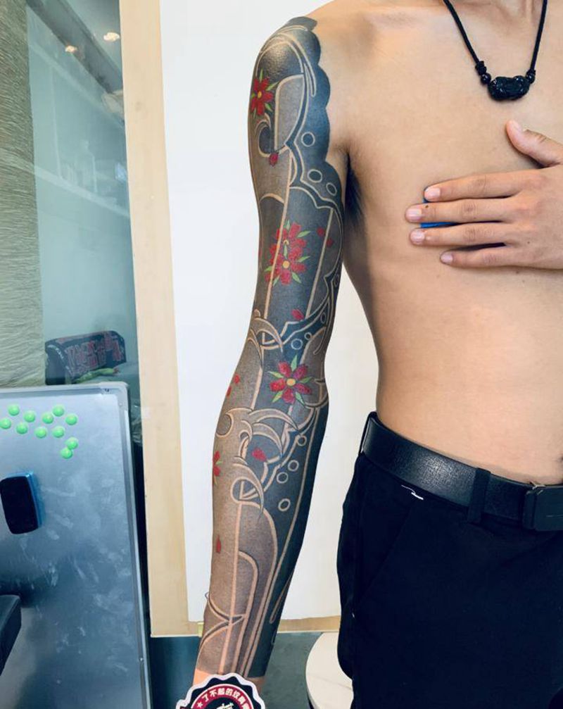 老传统圆3花臂纹身图片_手臂老传统纹身图案