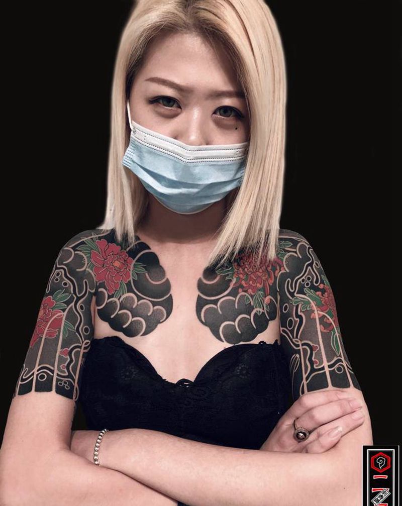 老传统双半甲纹身图片_老传统纹身图案