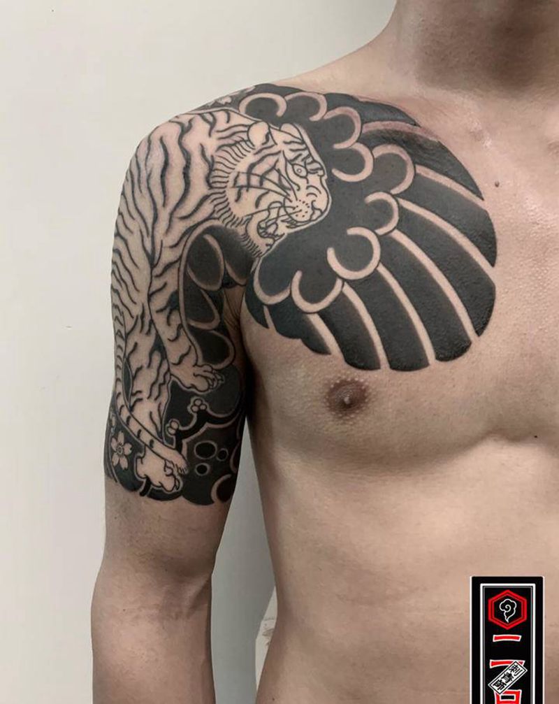 老传统半甲（虎）纹身图片_肩部胸部老传统纹身图案