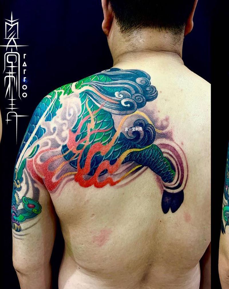 麒麟纹身图片_肩部纹身图案