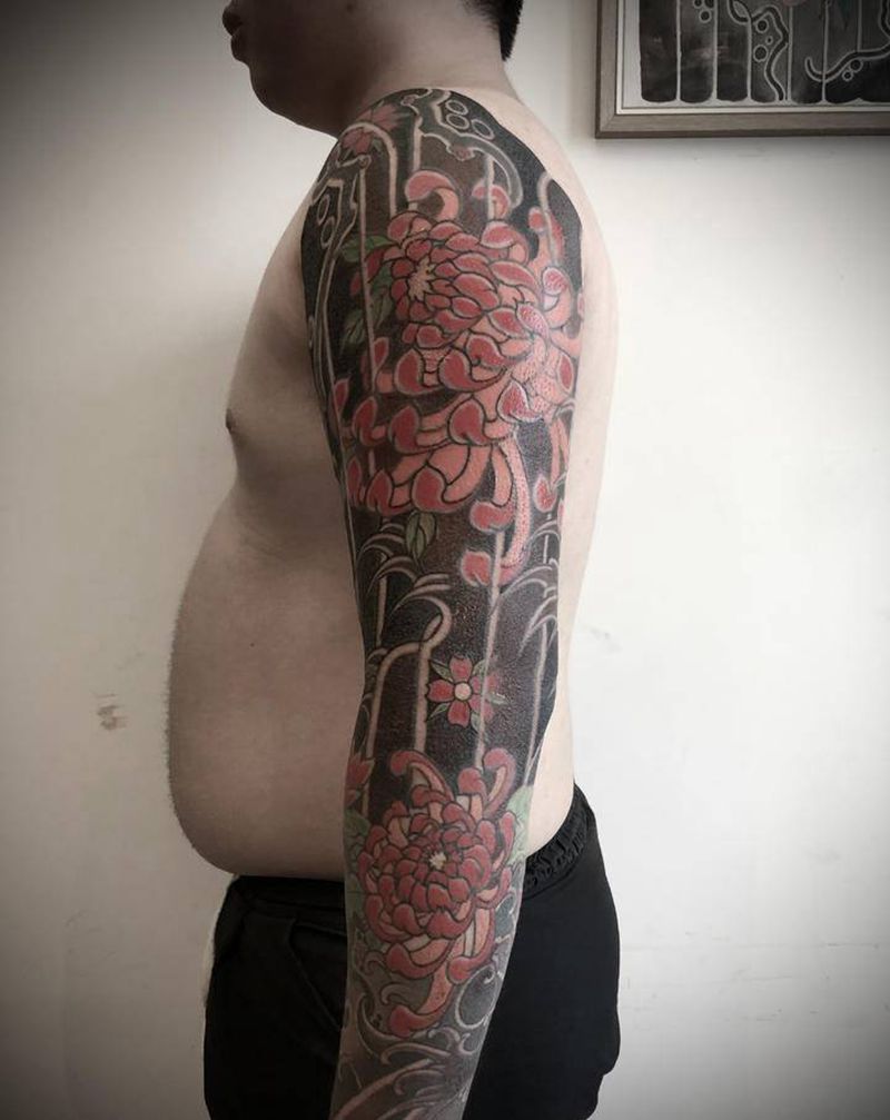 老传统花臂（菊）纹身图片_手臂老传统纹身图案