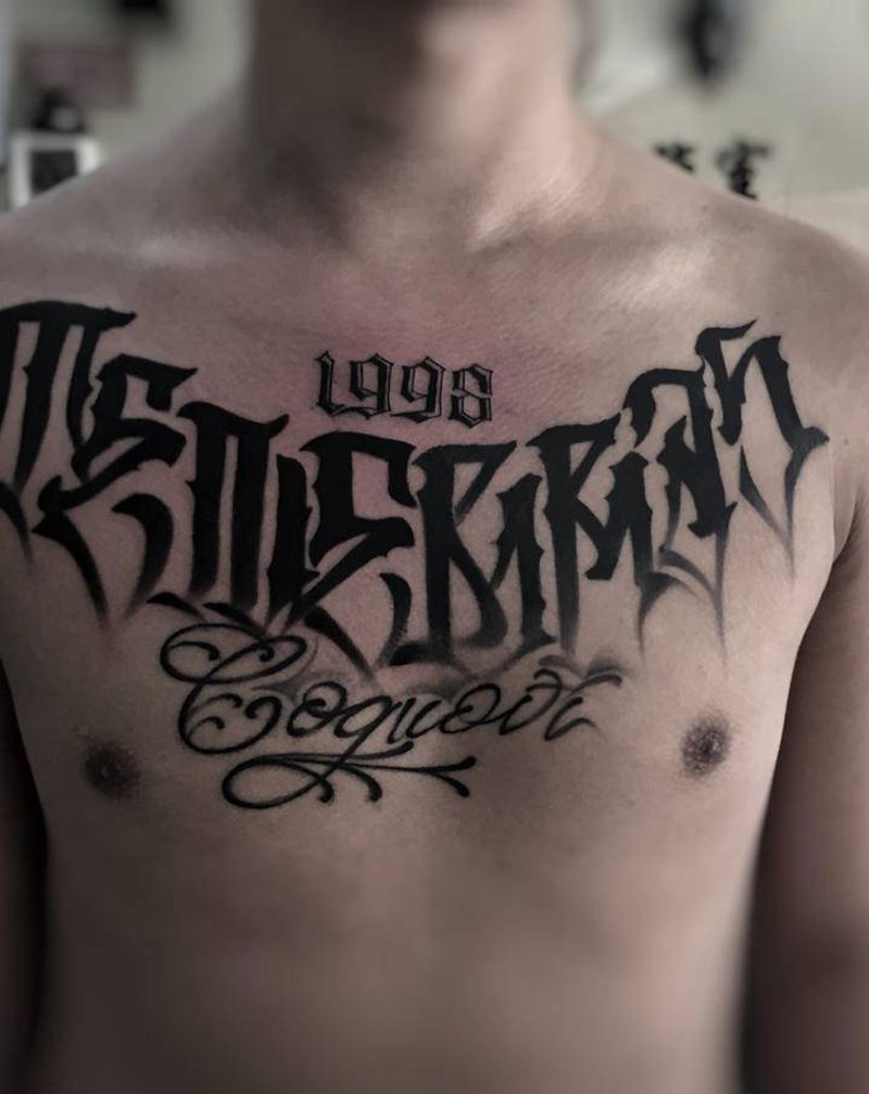 花胸纹身图片_胸部纹身图案