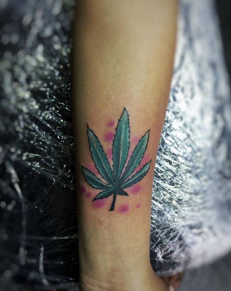 麻叶纹身图片_手臂纹身图案