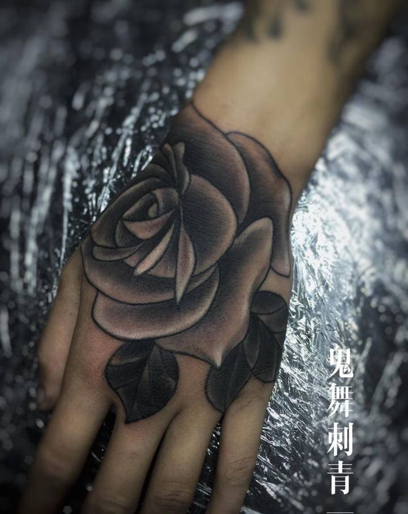 玫瑰纹身图片_手部纹身图案