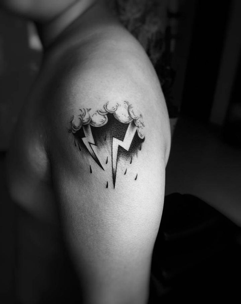 雷劈纹身图片_手臂纹身图案