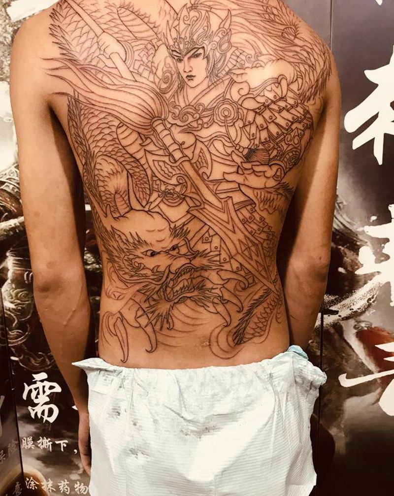 赵云纹身图片_背部纹身图案