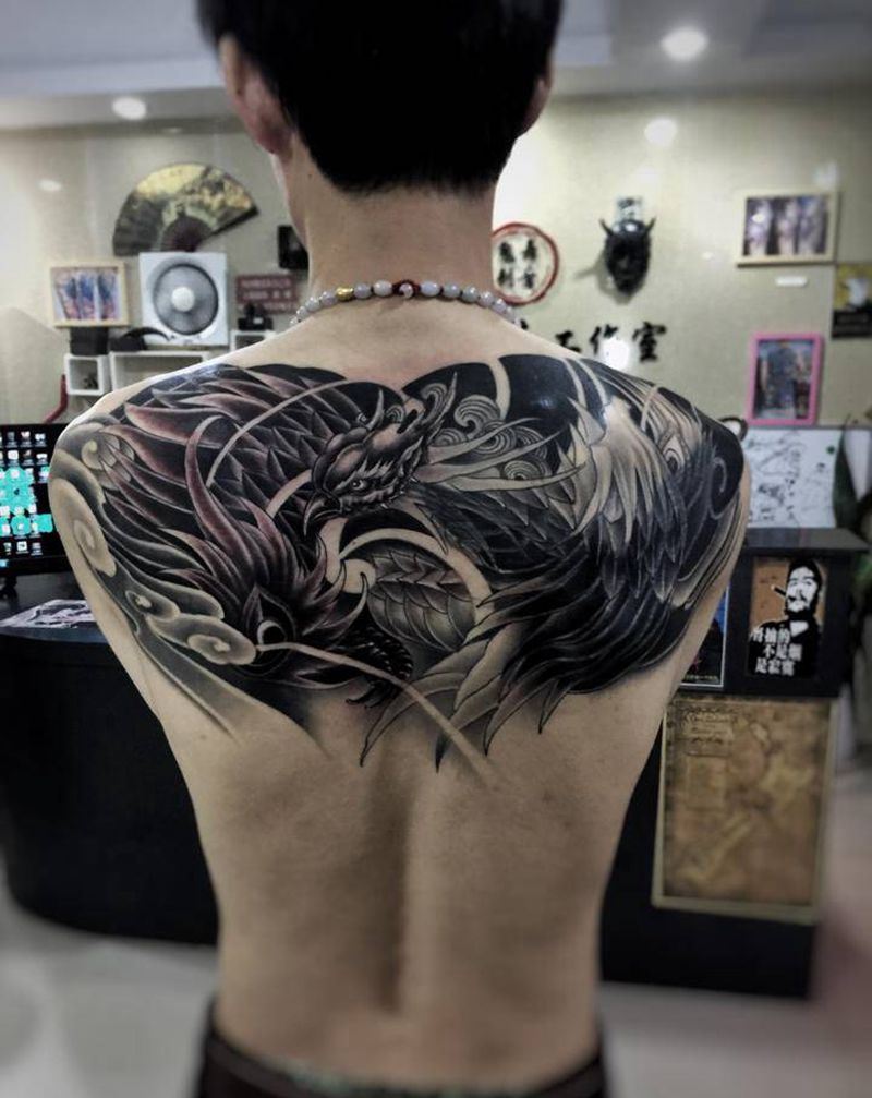 土鸡变凤凰纹身图片_背部纹身图案