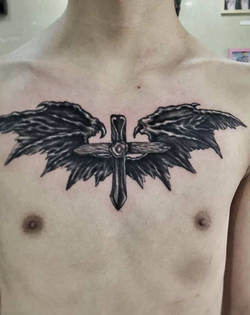 魔鬼翅膀纹身图片_胸部纹身图案