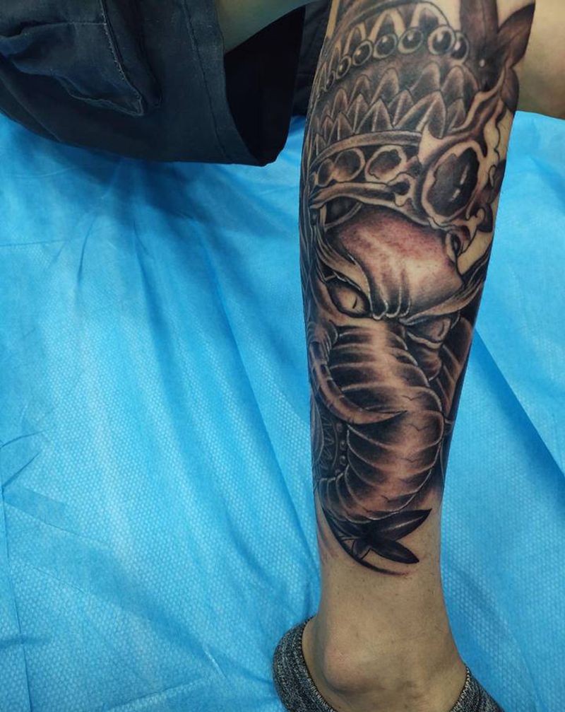 小腿象神纹身图片_腿部纹身图案