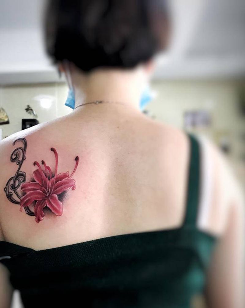 彼岸花纹身图片_背部纹身图案