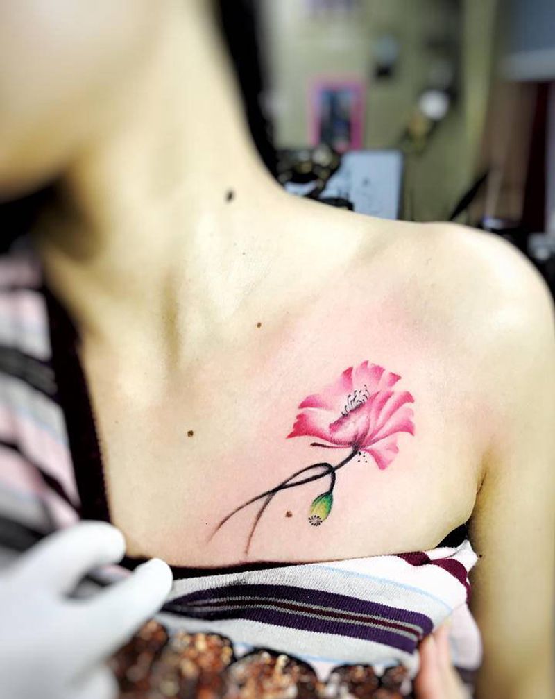 罂粟花纹身图片_胸部纹身图案