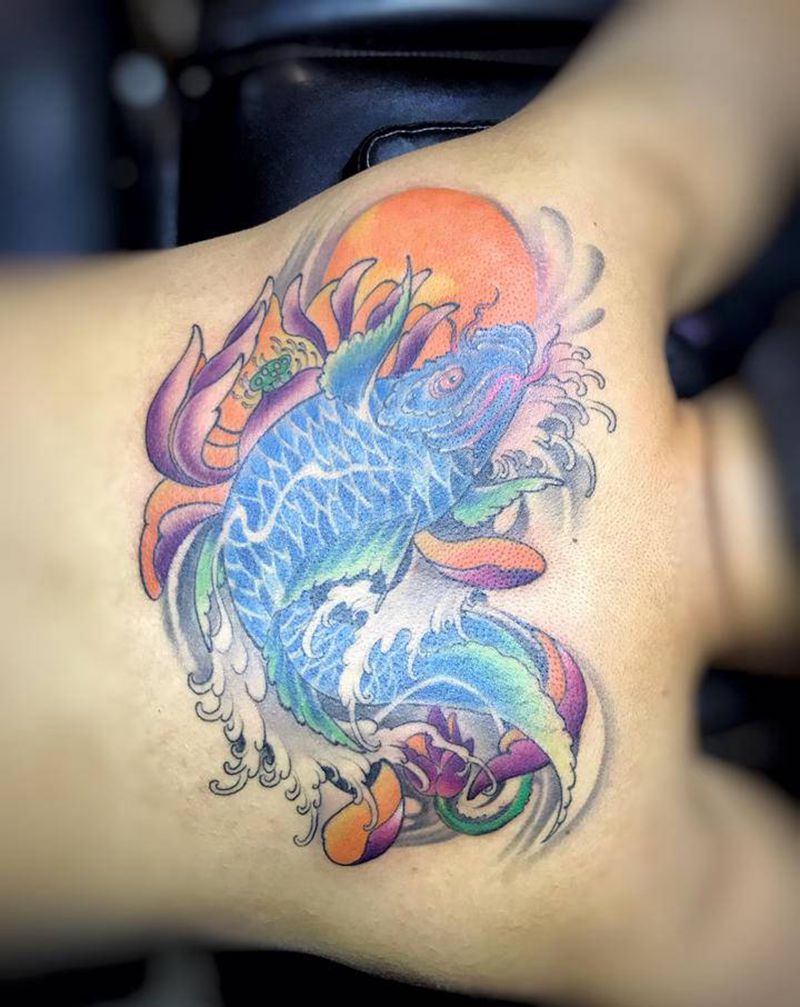 草鱼纹身图片_背部纹身图案