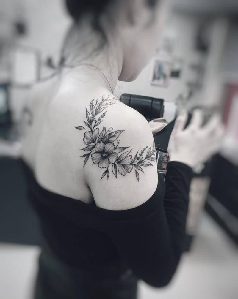 肩花纹身图片_肩部纹身图案