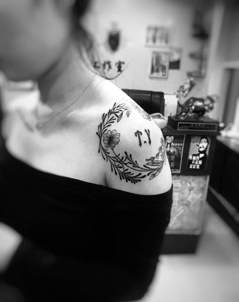 肩花纹身图片_肩部纹身图案