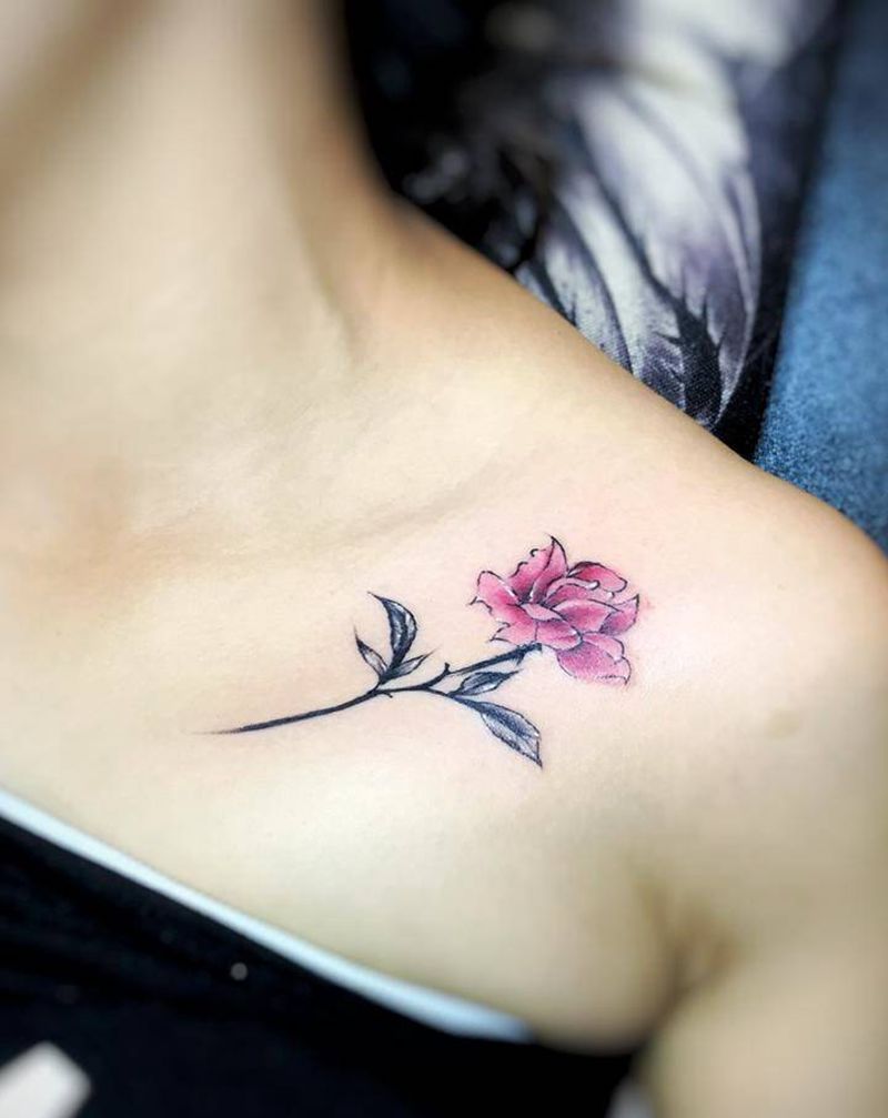 锁骨纹身图片_胸部纹身图案