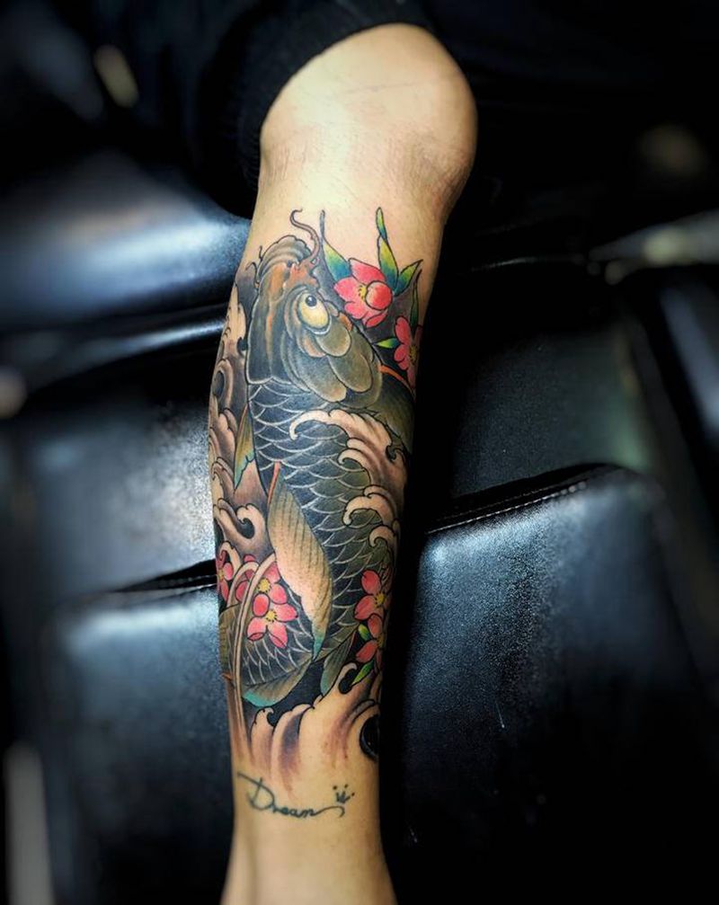 草鱼纹身图片_腿部纹身图案