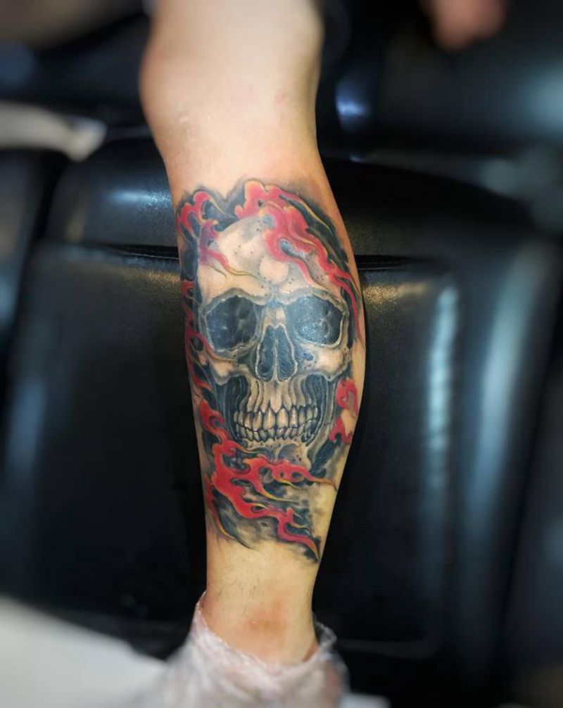 小腿骷髅纹身图片_腿部纹身图案