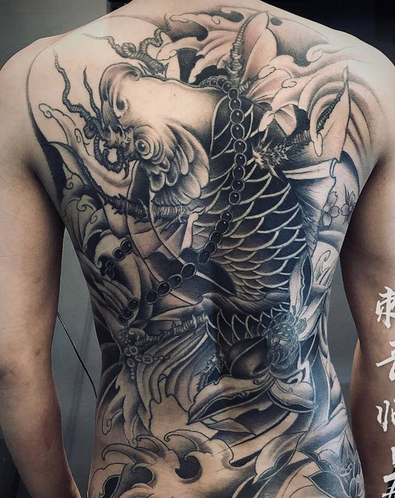 满背鲤鱼（线条非本人）纹身图片_背部新传统纹身图案