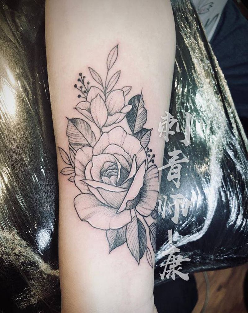 素花纹身图片_手部素花纹身图案