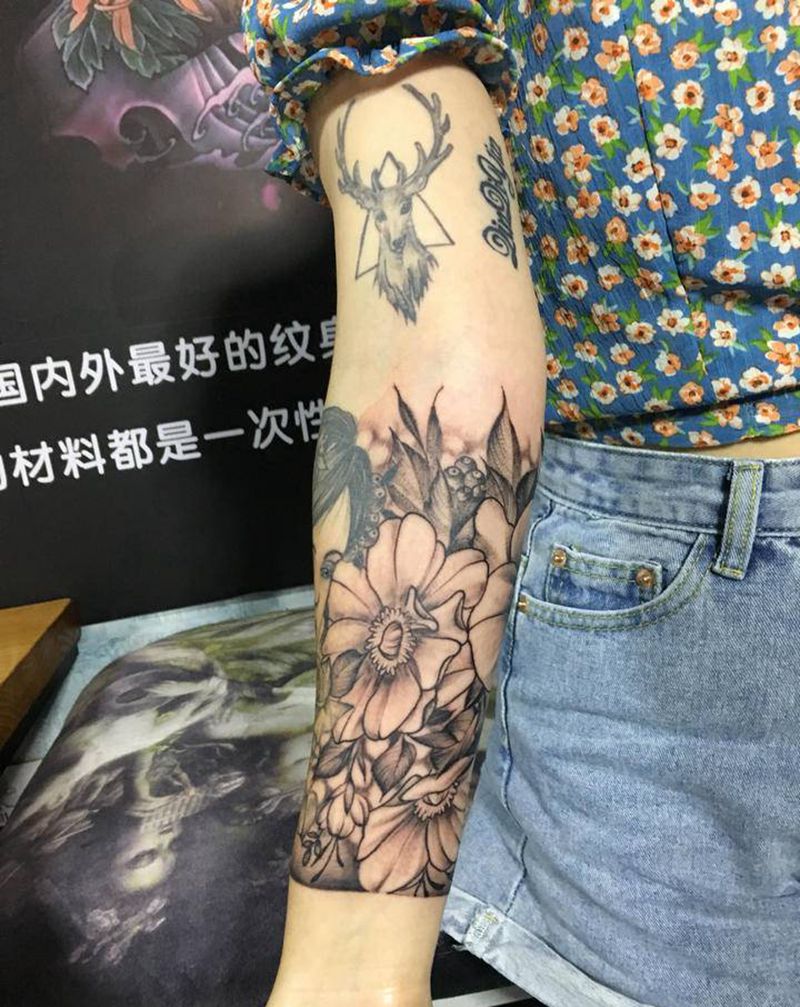 素花纹身图片_手臂点刺纹身图案