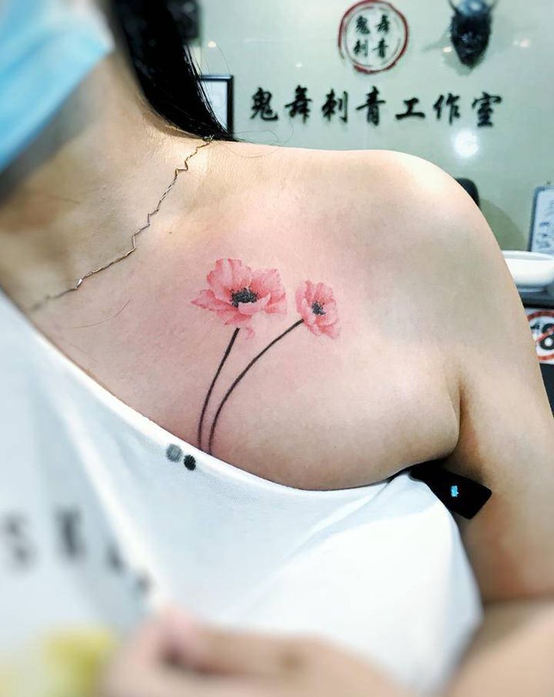罂粟花纹身图片_胸部纹身图案