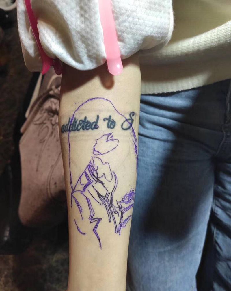 佳佳遮盖纹身图片_手臂水墨图腾纹身图案