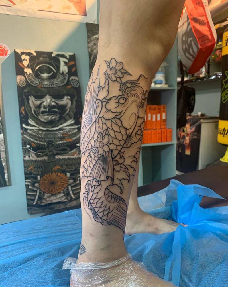 鲤鱼纹身图片_腿部新传统纹身图案