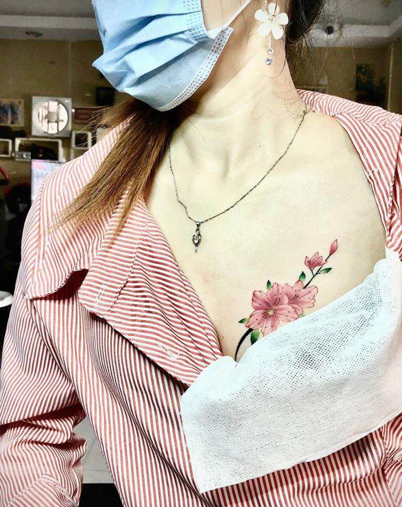 樱花纹身图片_胸部纹身图案