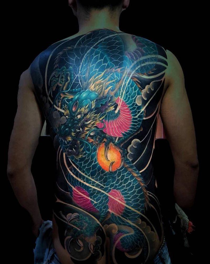 满背龙遮盖纹身图片_背部纹身图案