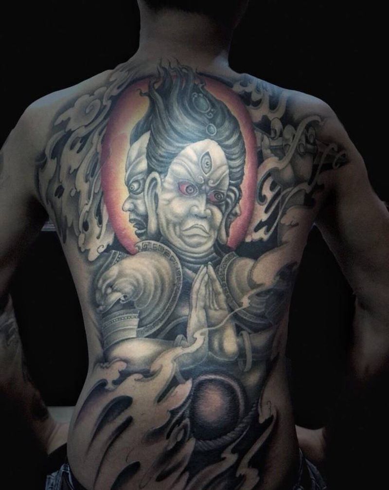 满背纹身图片_背部纹身图案